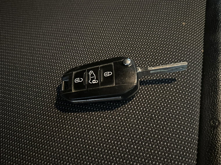 Vehicle Image 19