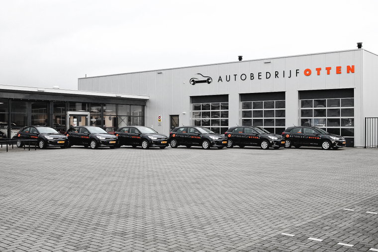 Vehicle Image 9