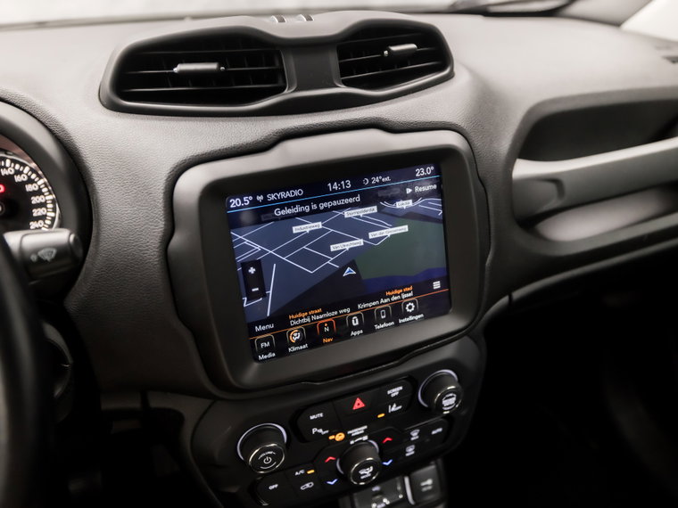 Vehicle Image 25