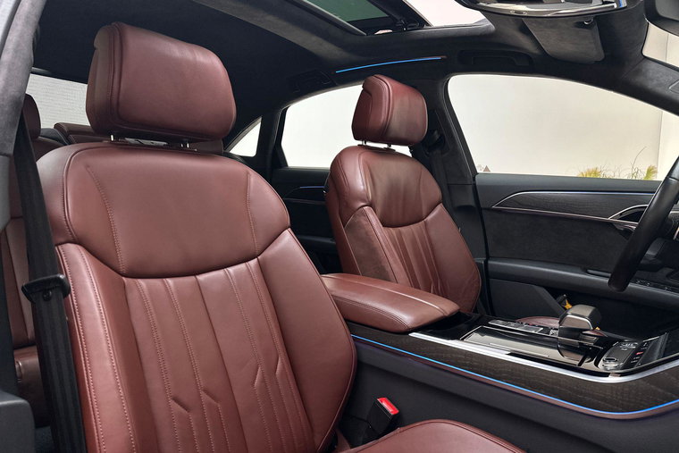 Vehicle Image 16