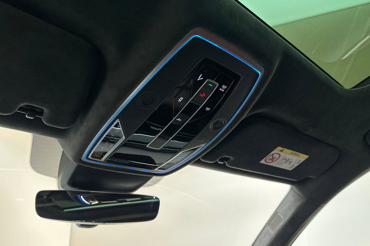 Vehicle Image 30