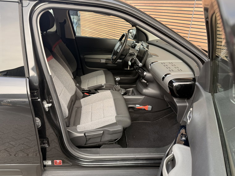 Vehicle Image 37