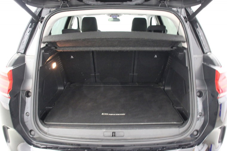 Vehicle Image 12