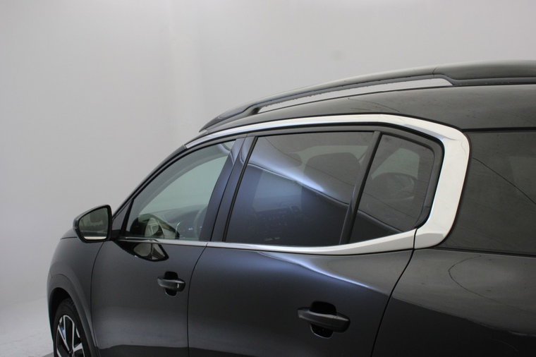 Vehicle Image 38