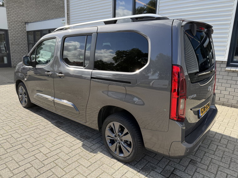 Vehicle Image 28
