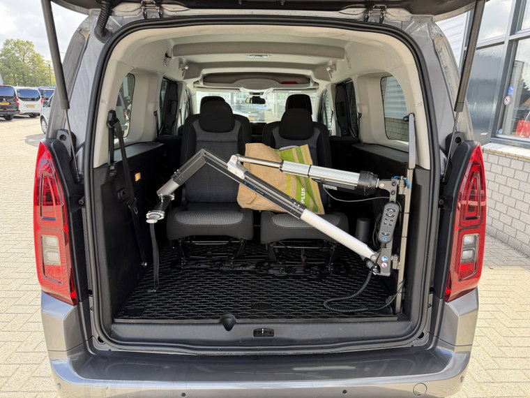 Vehicle Image 35