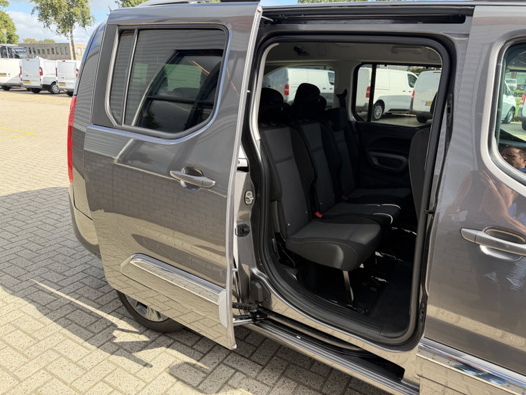 Vehicle Image 40