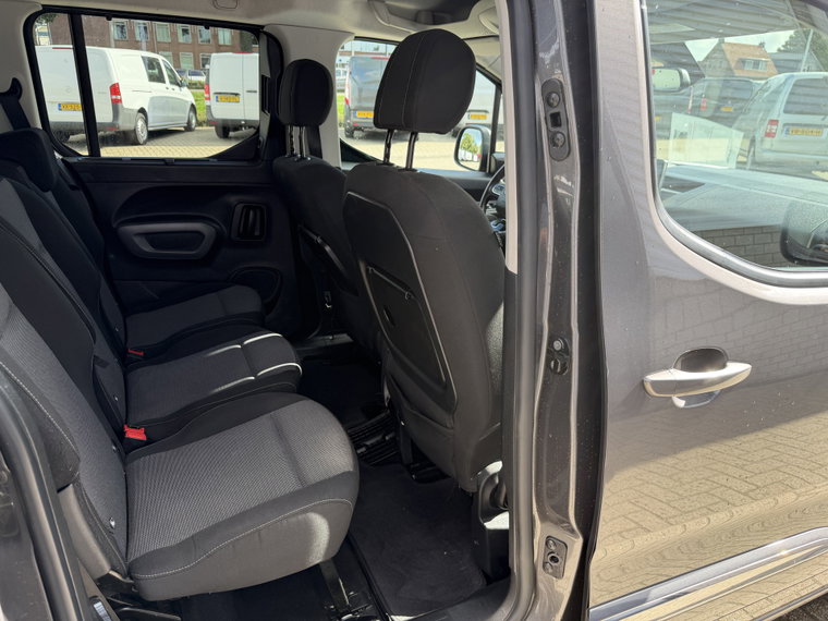 Vehicle Image 41