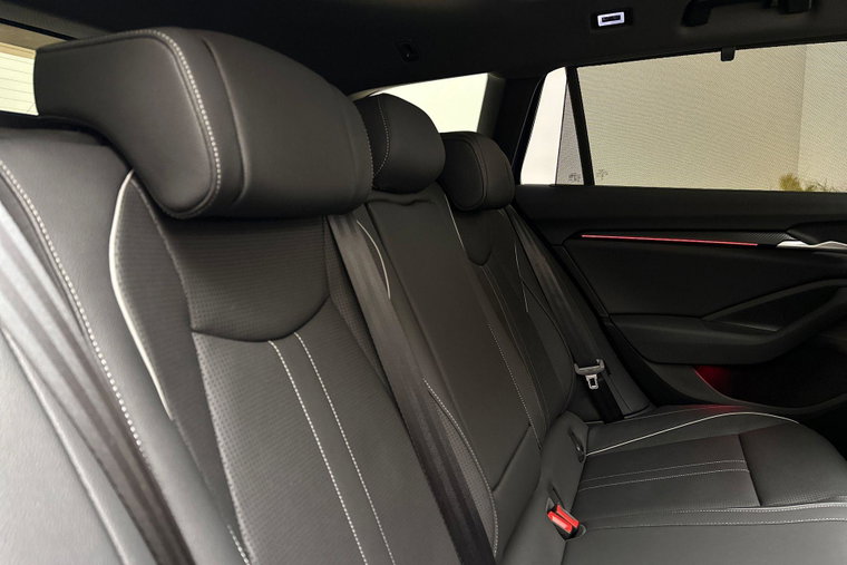 Vehicle Image 14