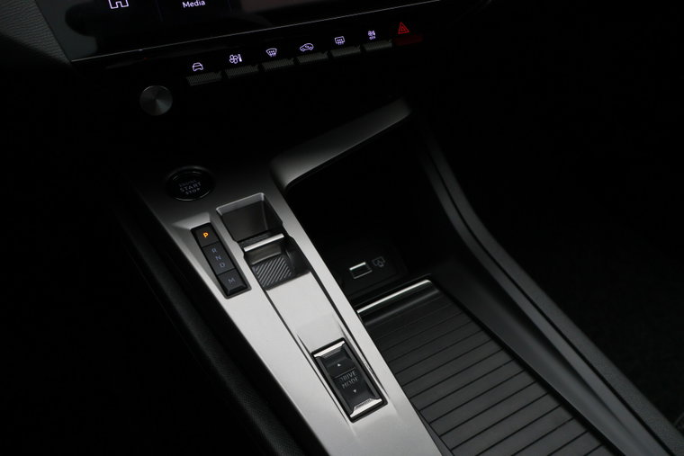 Vehicle Image 32