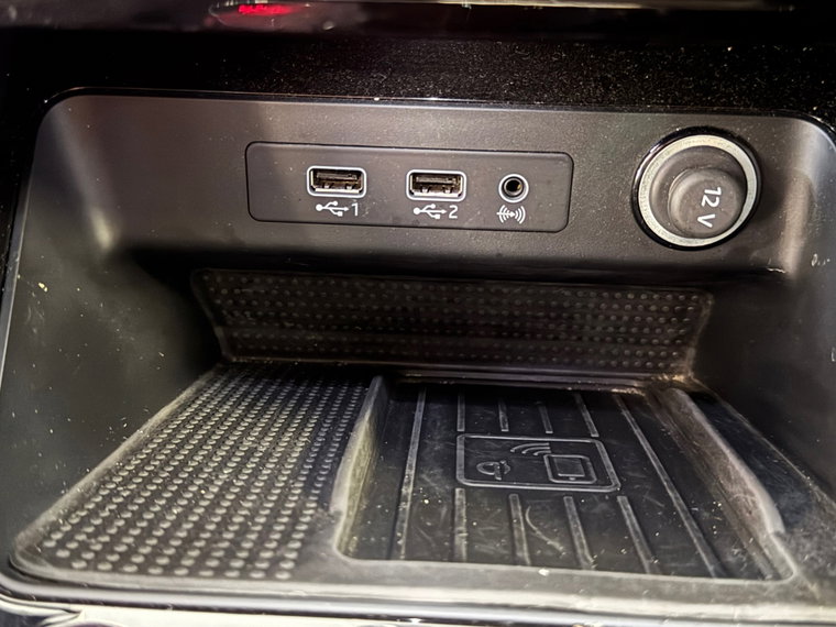 Vehicle Image 32