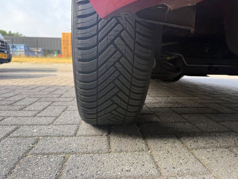 Vehicle Image 17