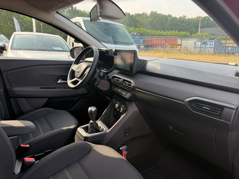 Vehicle Image 25