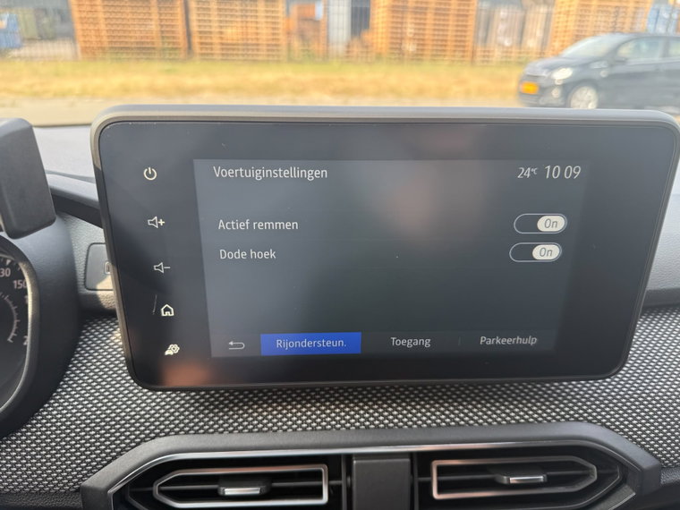 Vehicle Image 32