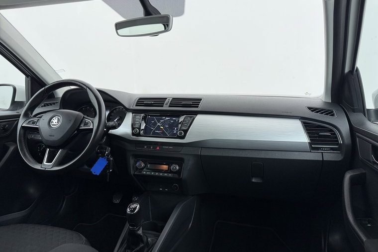 Vehicle Image 16