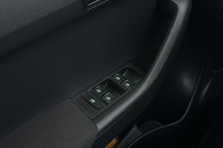 Vehicle Image 32