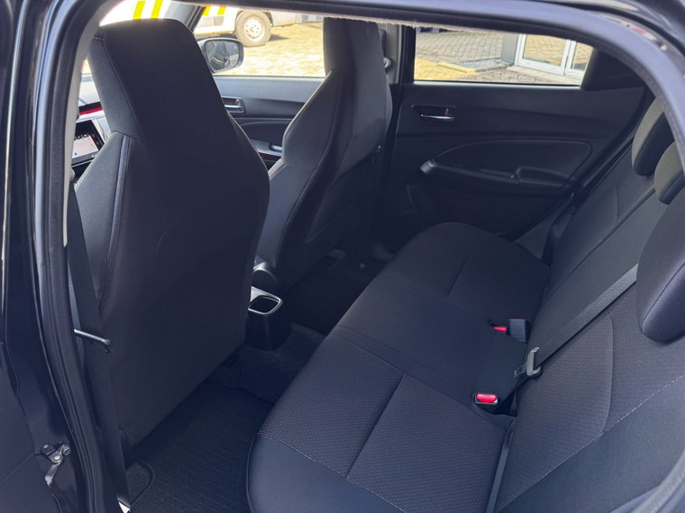 Vehicle Image 9