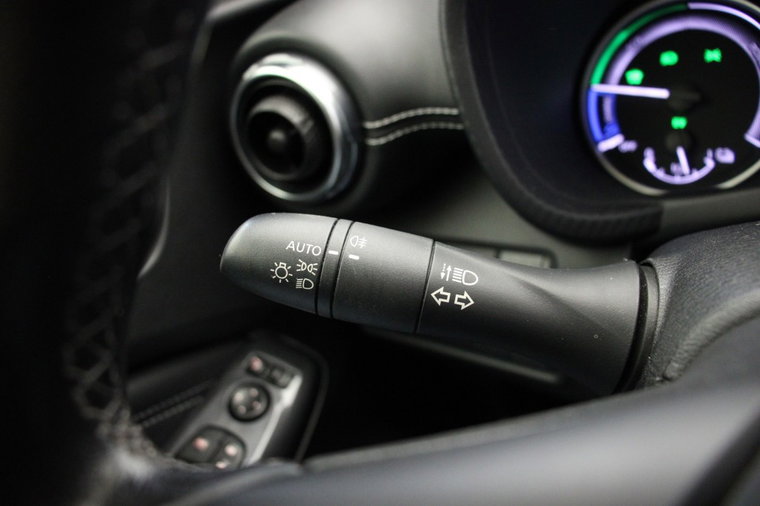 Vehicle Image 25