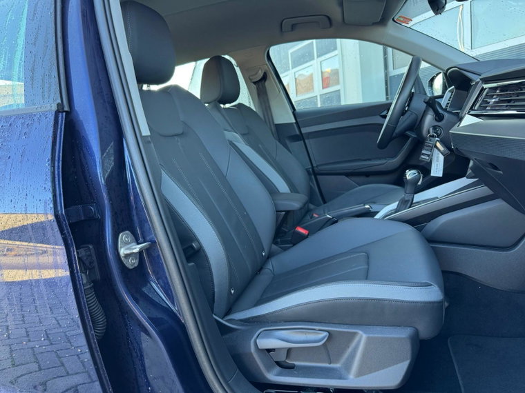 Vehicle Image 22