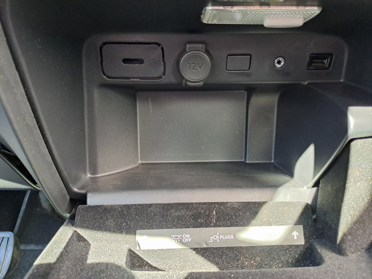 Vehicle Image 32