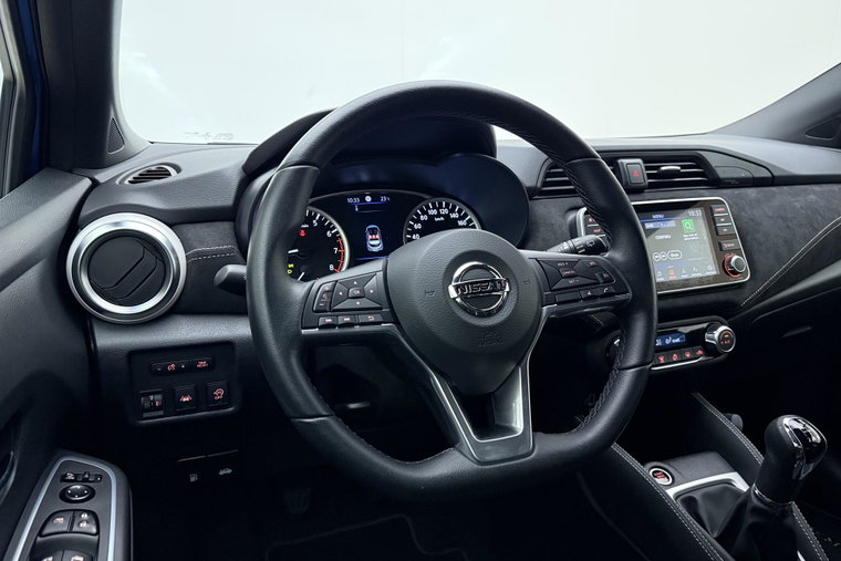 Vehicle Image 32