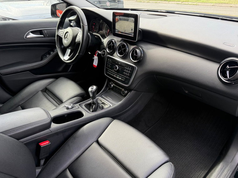 Vehicle Image 32