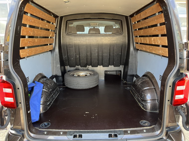 Vehicle Image 25