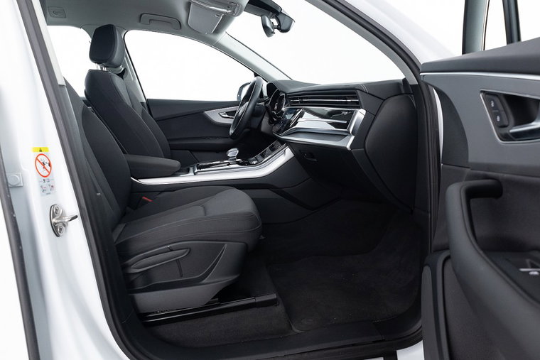 Vehicle Image 8