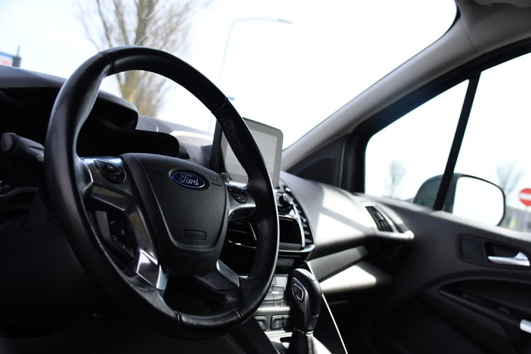 Vehicle Image 12