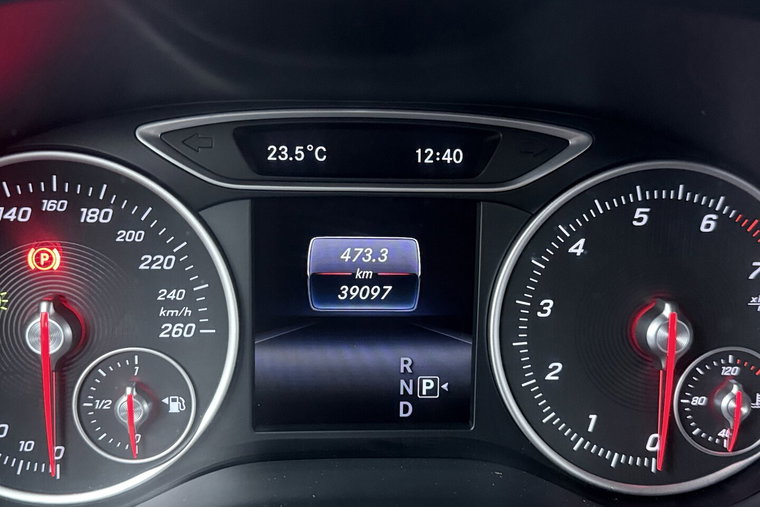 Vehicle Image 9