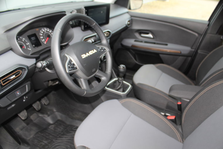 Vehicle Image 30