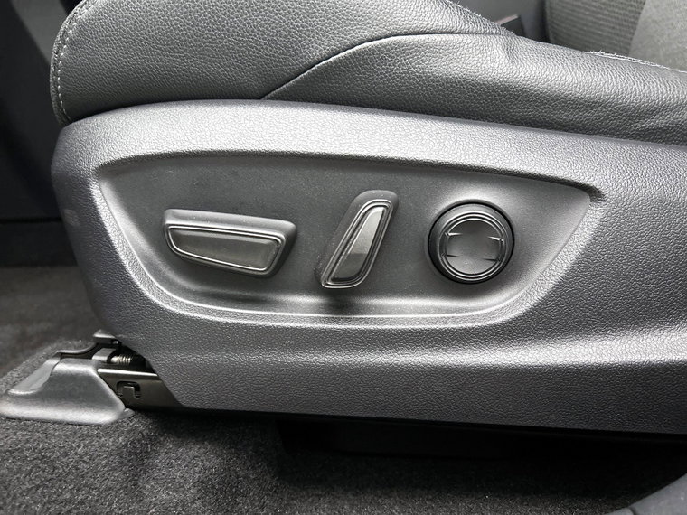 Vehicle Image 24