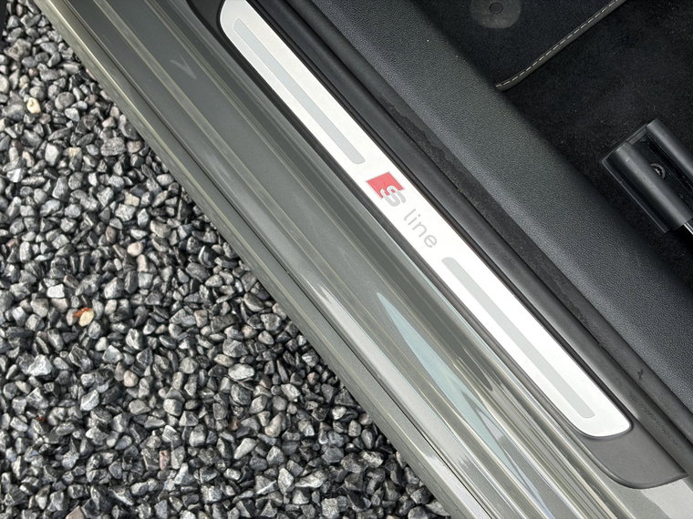 Vehicle Image 38