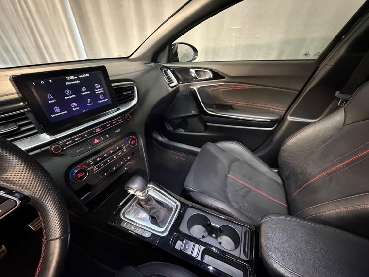 Vehicle Image 32