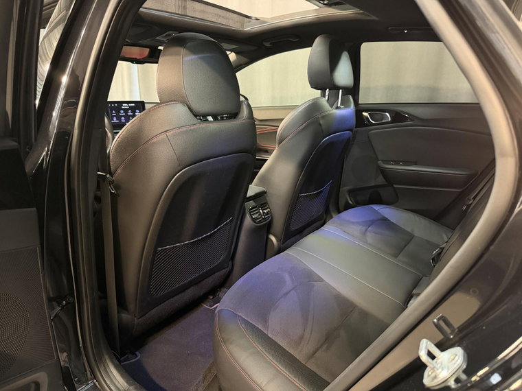 Vehicle Image 37