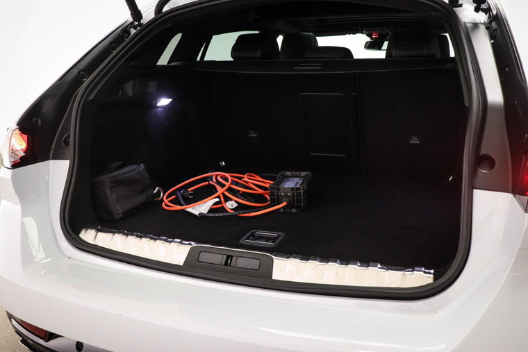 Vehicle Image 16