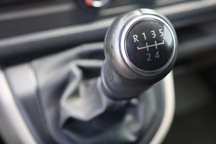 Vehicle Image 25