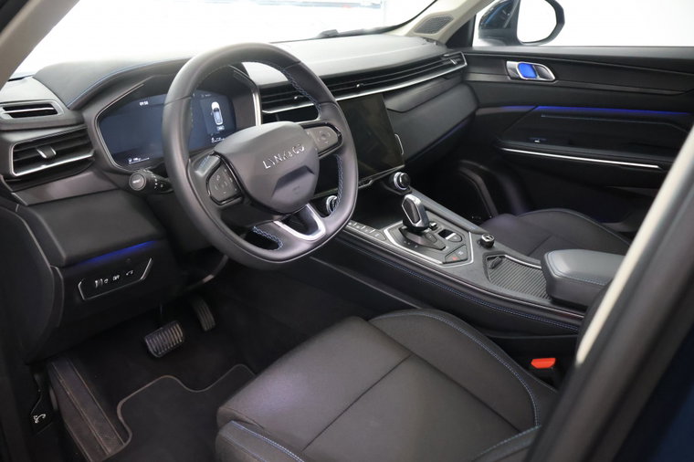 Vehicle Image 6