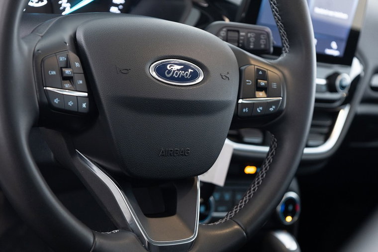 Vehicle Image 9