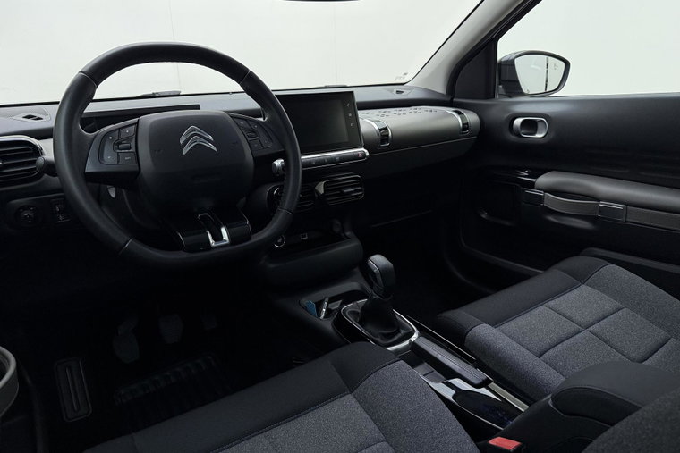 Vehicle Image 16