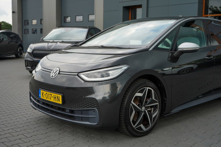 Vehicle Image 13