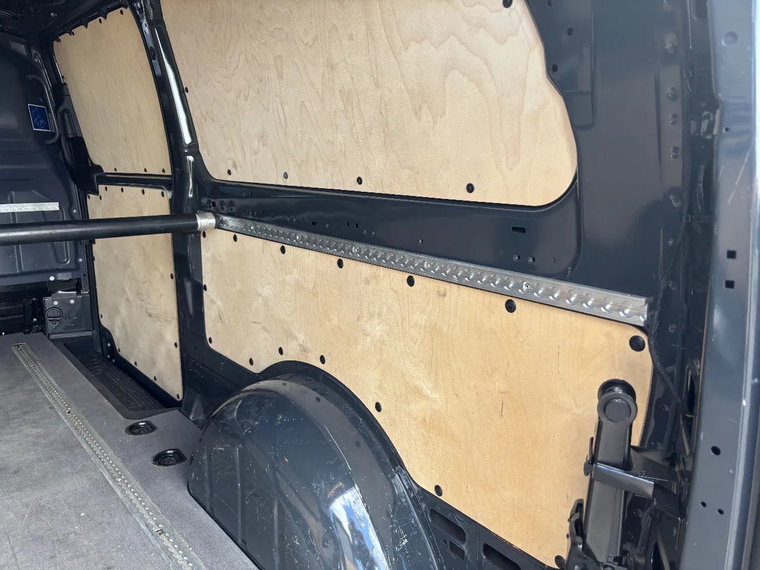 Vehicle Image 13