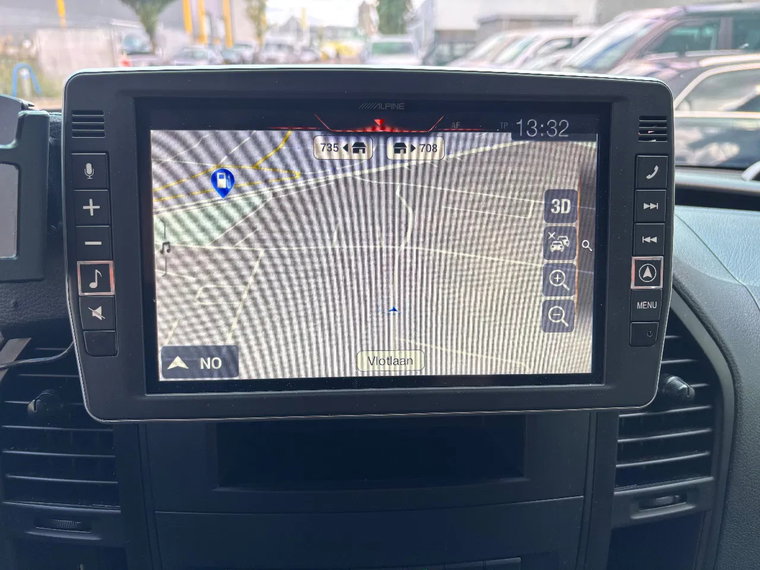 Vehicle Image 25