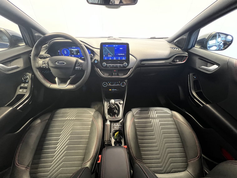 Vehicle Image 32