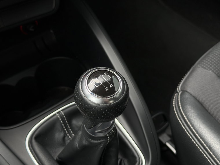 Vehicle Image 23