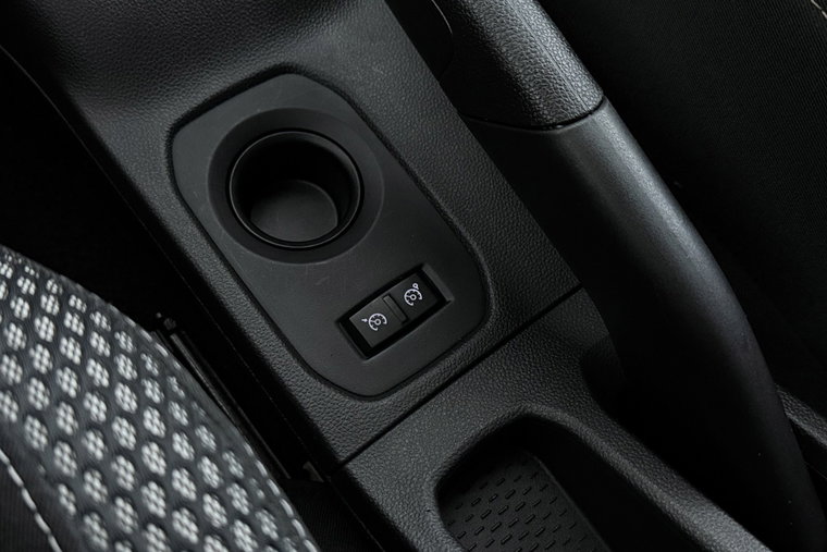 Vehicle Image 25