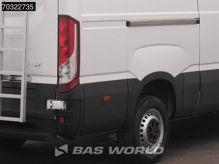 Vehicle Image 40