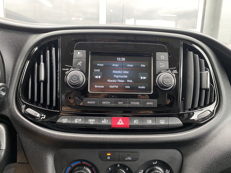 Vehicle Image 32