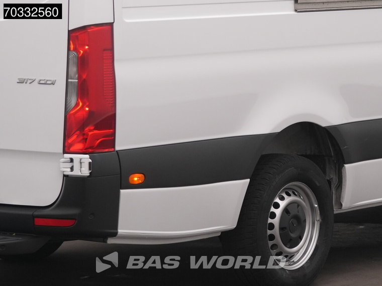 Vehicle Image 33