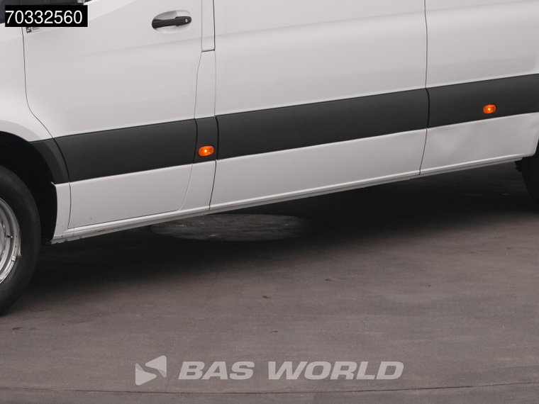 Vehicle Image 38